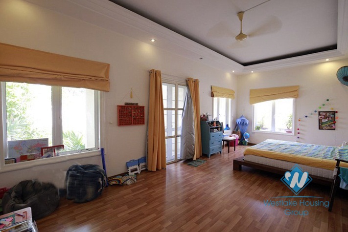 To Ngoc Van nice, spacious villa with patio garden for rent